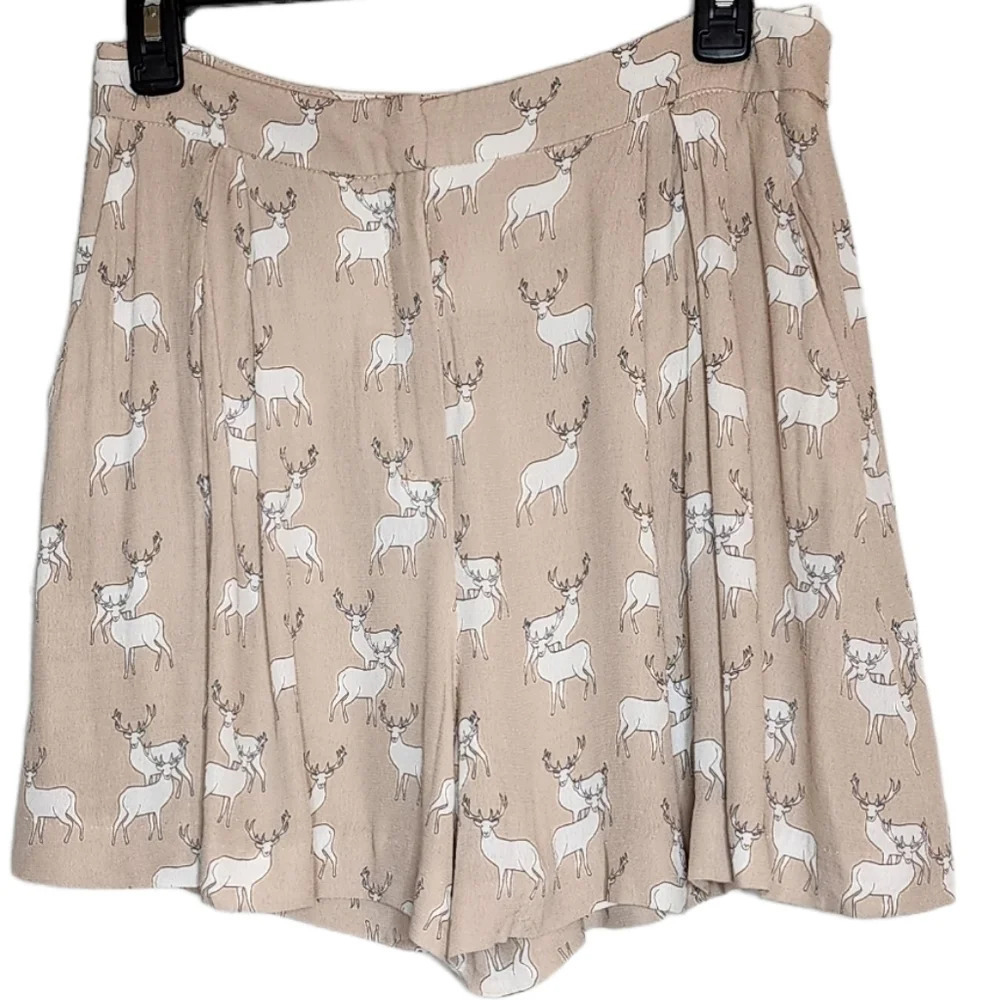 Zara Deer novelty printed tan white viscose highrise flowy shorts. Size medium
